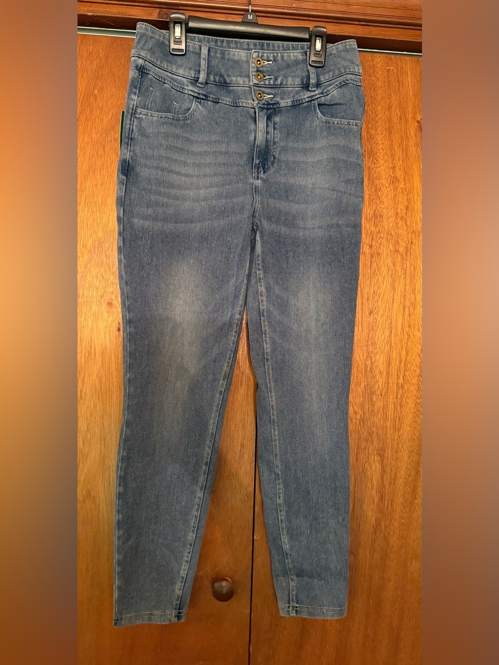 Halara Women’s High-waisted, 3 Button Jeans/jeggings  Medium petite